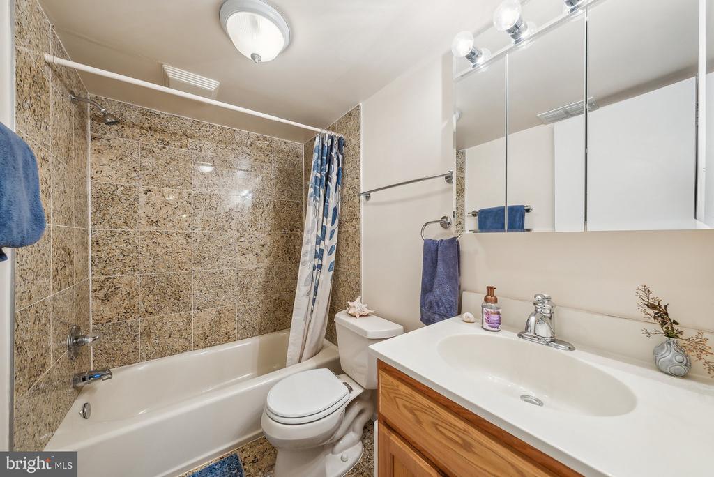 22 MANOR CIR Unit: 104