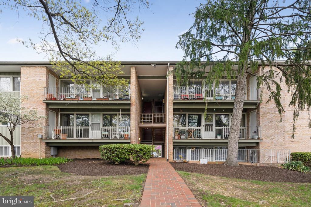 22 MANOR CIR Unit: 104