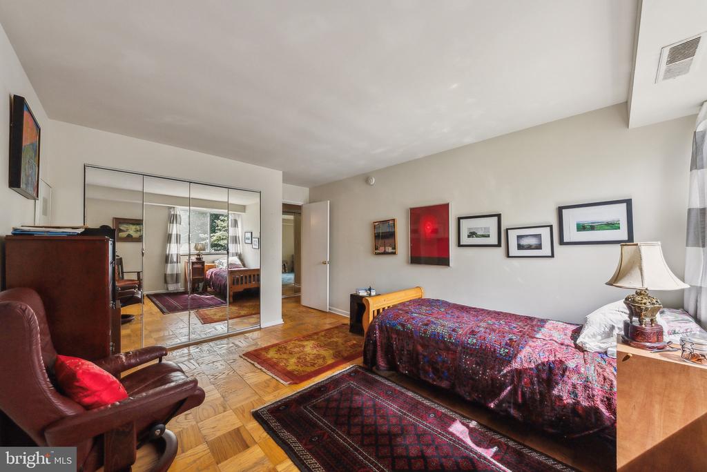 22 MANOR CIR Unit: 104