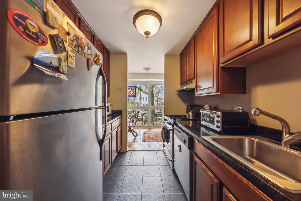 22 MANOR CIR Unit: 104