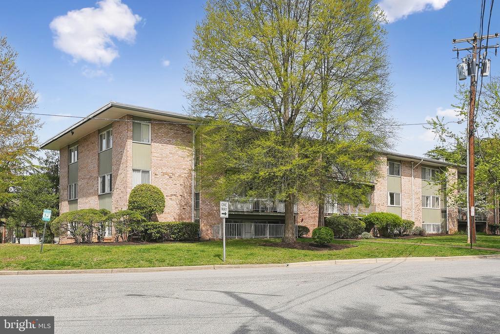22 MANOR CIR Unit: 104