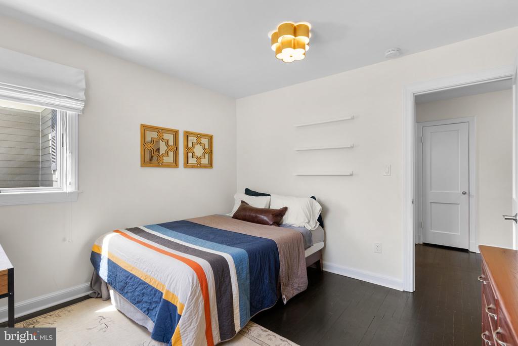 221 WILLIAMSBURG DRIVE