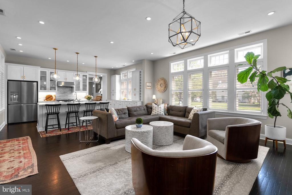 221 WILLIAMSBURG DRIVE