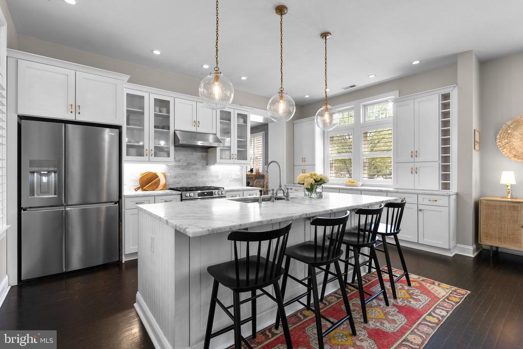 221 WILLIAMSBURG DRIVE