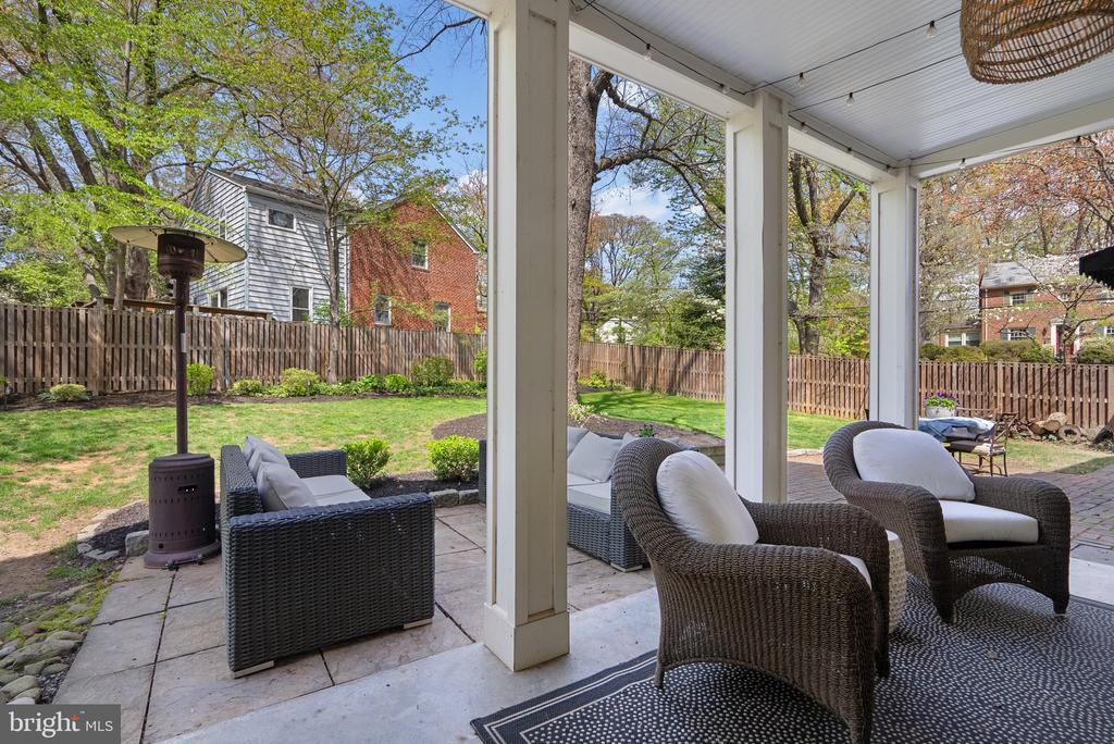 221 WILLIAMSBURG DRIVE