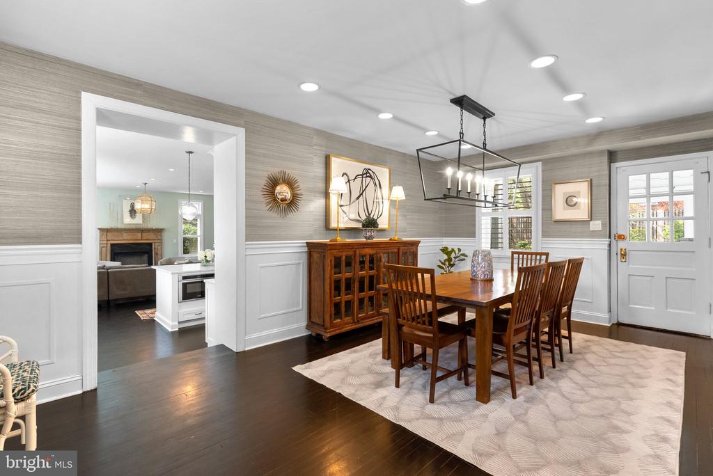 221 WILLIAMSBURG DRIVE