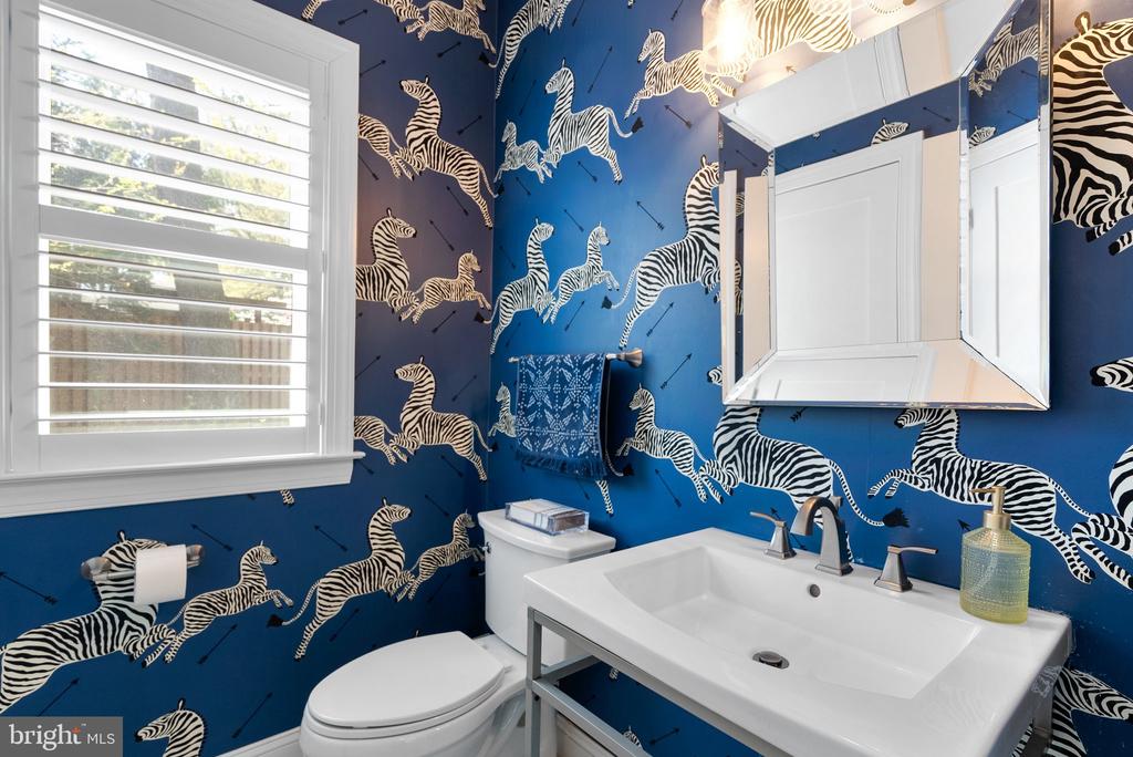 221 WILLIAMSBURG DRIVE