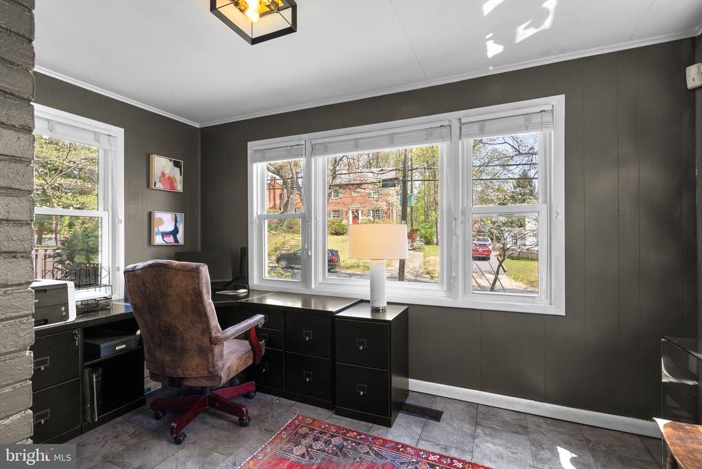221 WILLIAMSBURG DRIVE