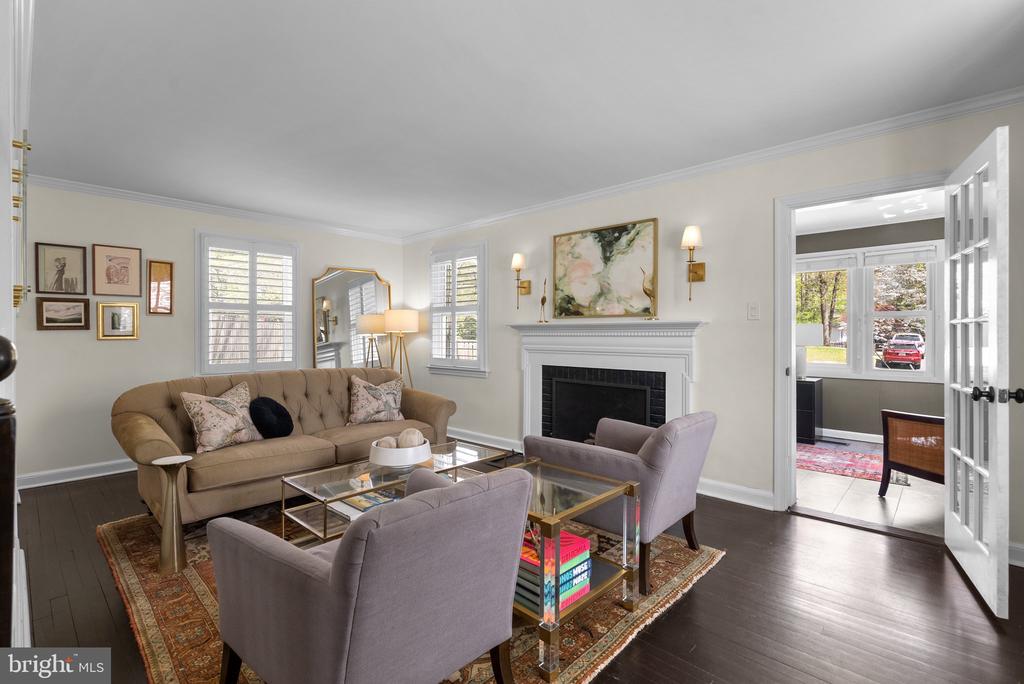 221 WILLIAMSBURG DRIVE