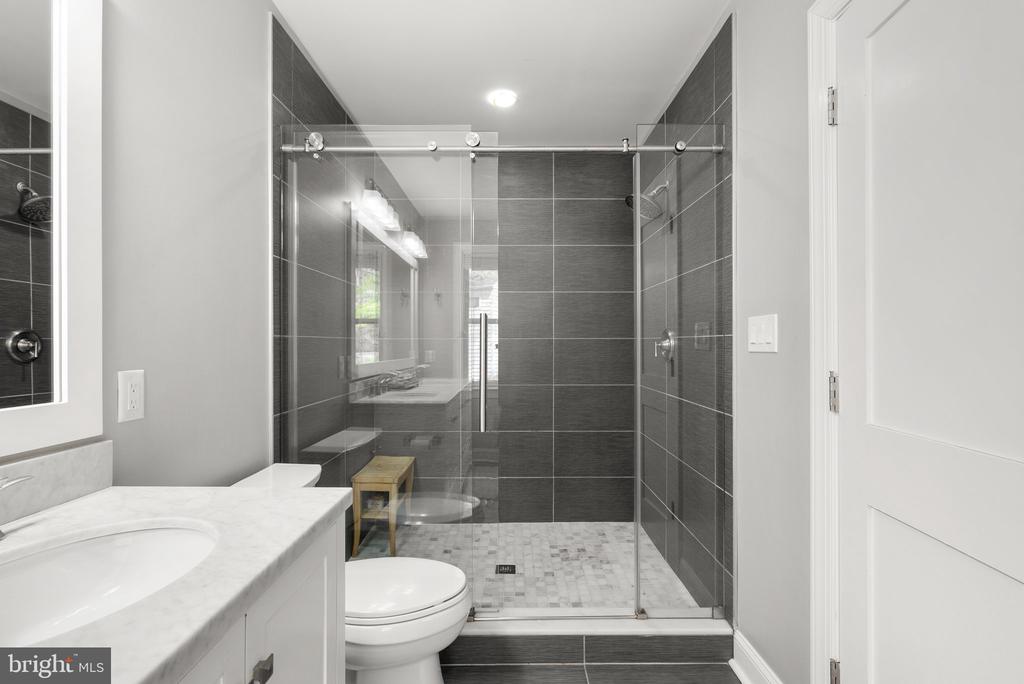 221 WILLIAMSBURG DRIVE