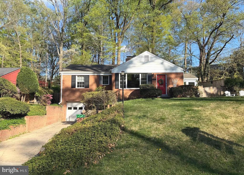 415 HILLMOOR DRIVE