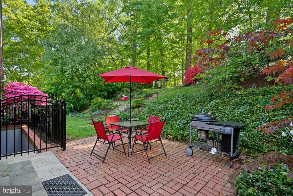 415 HILLMOOR DRIVE