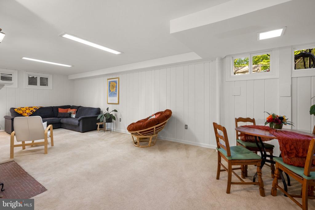 415 HILLMOOR DRIVE