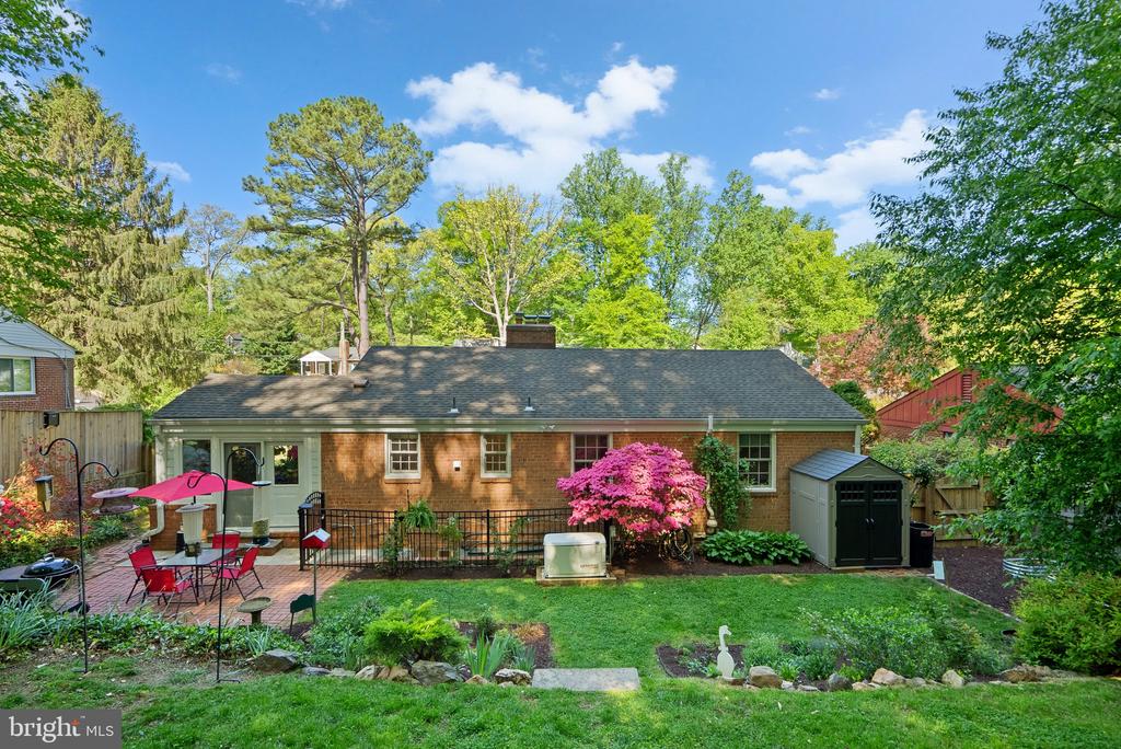 415 HILLMOOR DRIVE