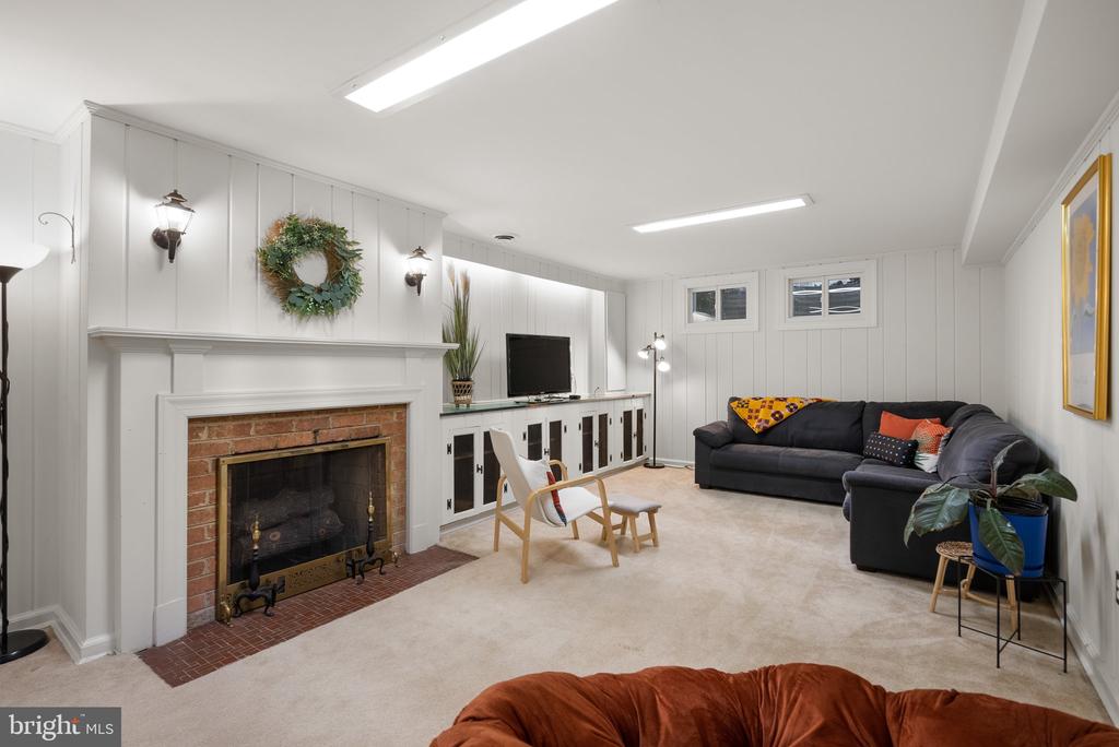 415 HILLMOOR DRIVE