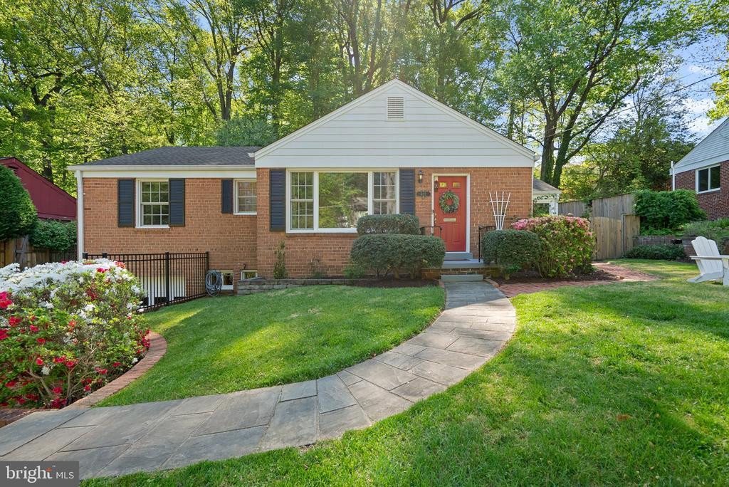 415 HILLMOOR DRIVE