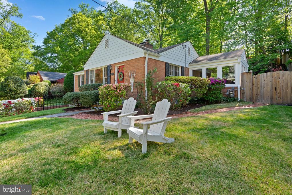 415 HILLMOOR DRIVE