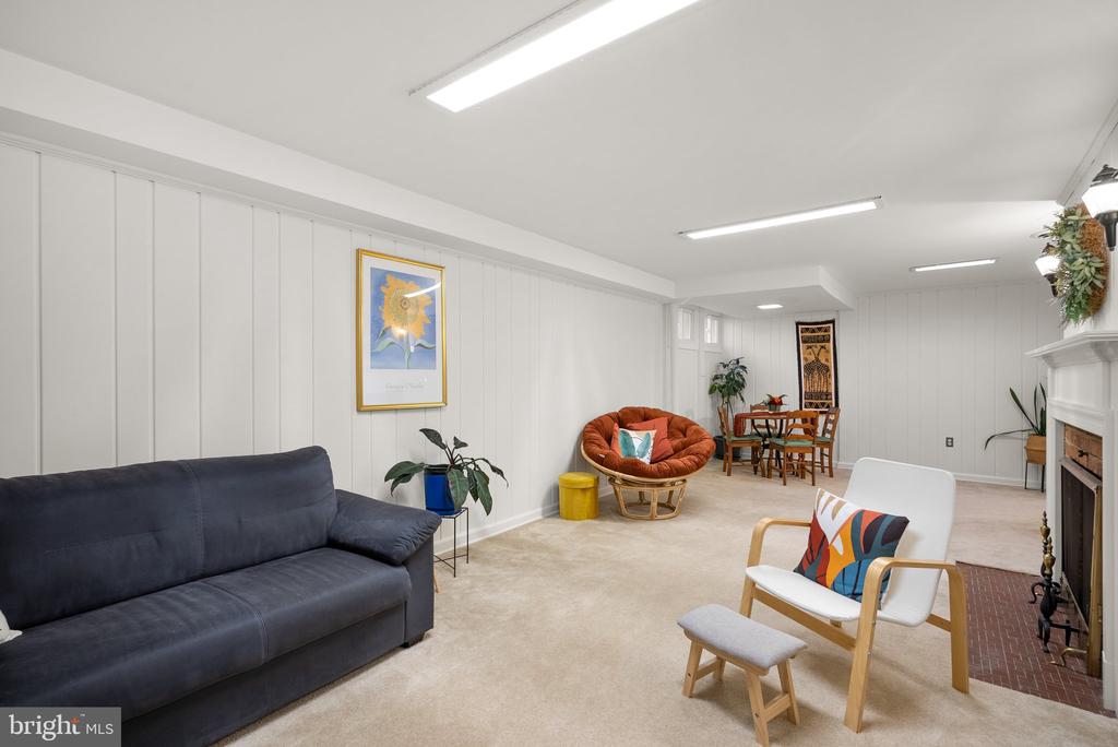 415 HILLMOOR DRIVE