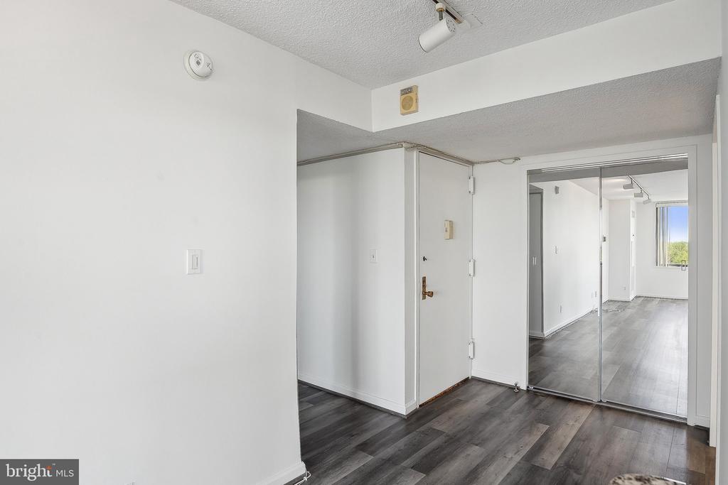 5225 POOKS HILL ROAD Unit: 1728S