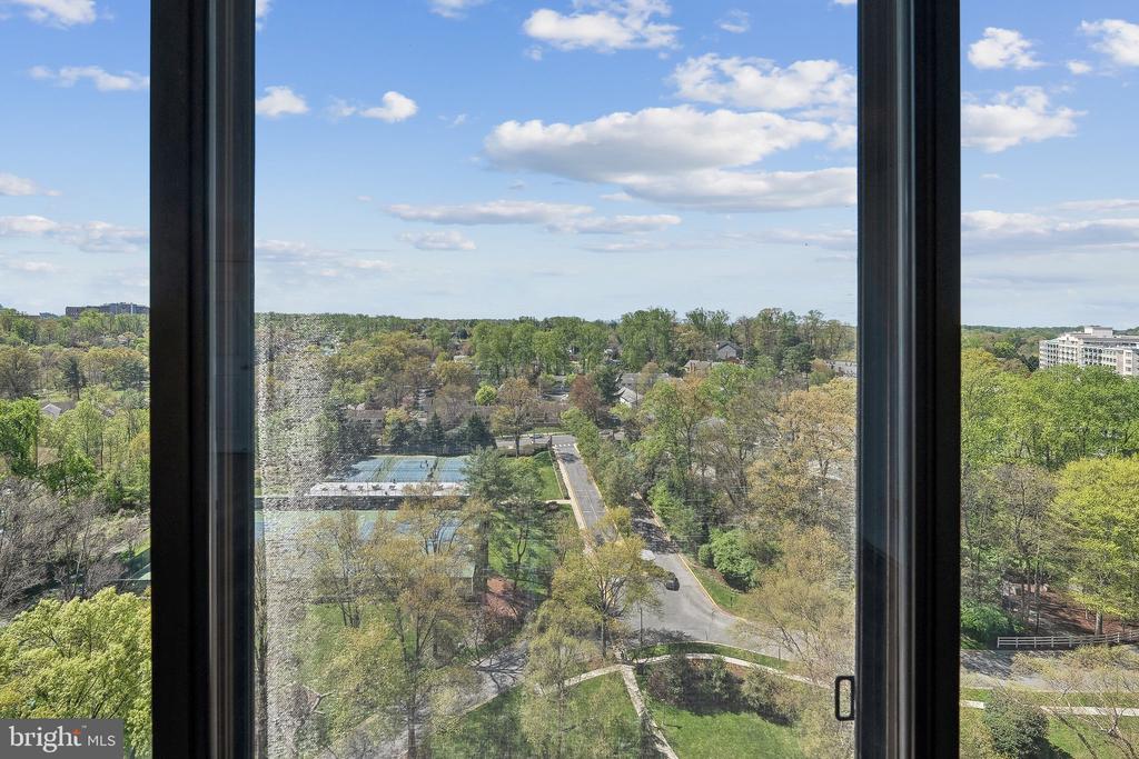 5225 POOKS HILL ROAD Unit: 1728S