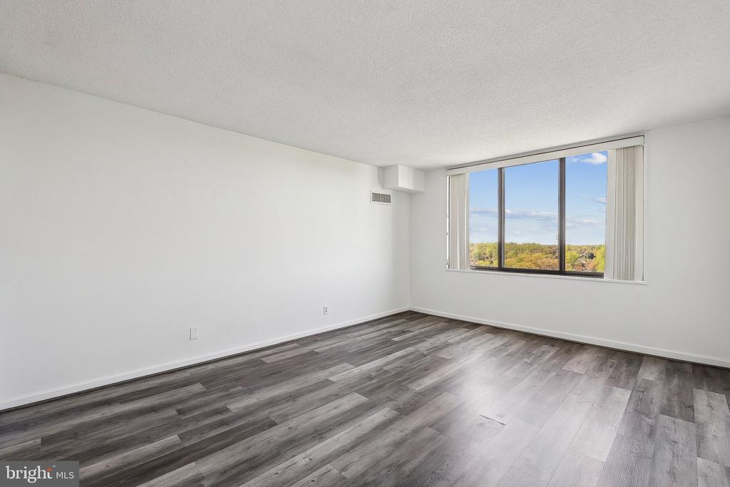 5225 POOKS HILL ROAD Unit: 1728S