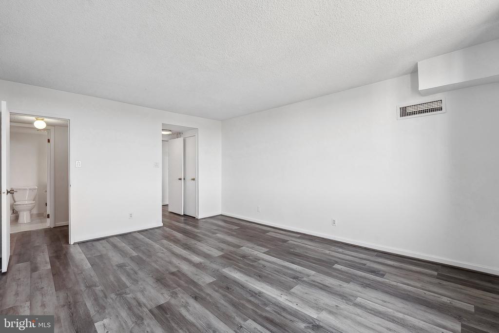 5225 POOKS HILL ROAD Unit: 1728S