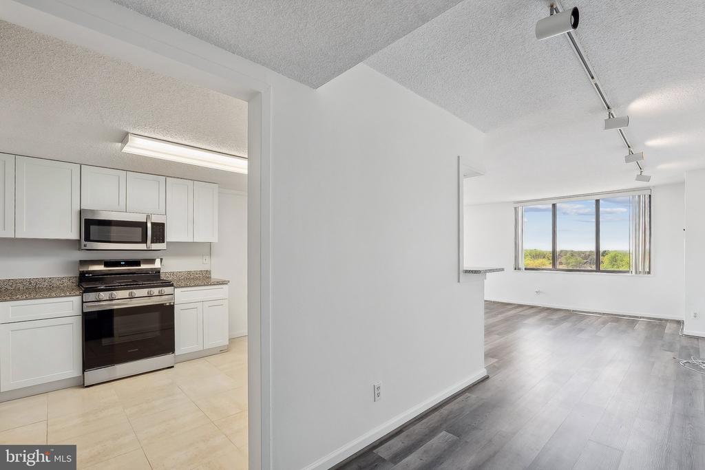 5225 POOKS HILL ROAD Unit: 1728S