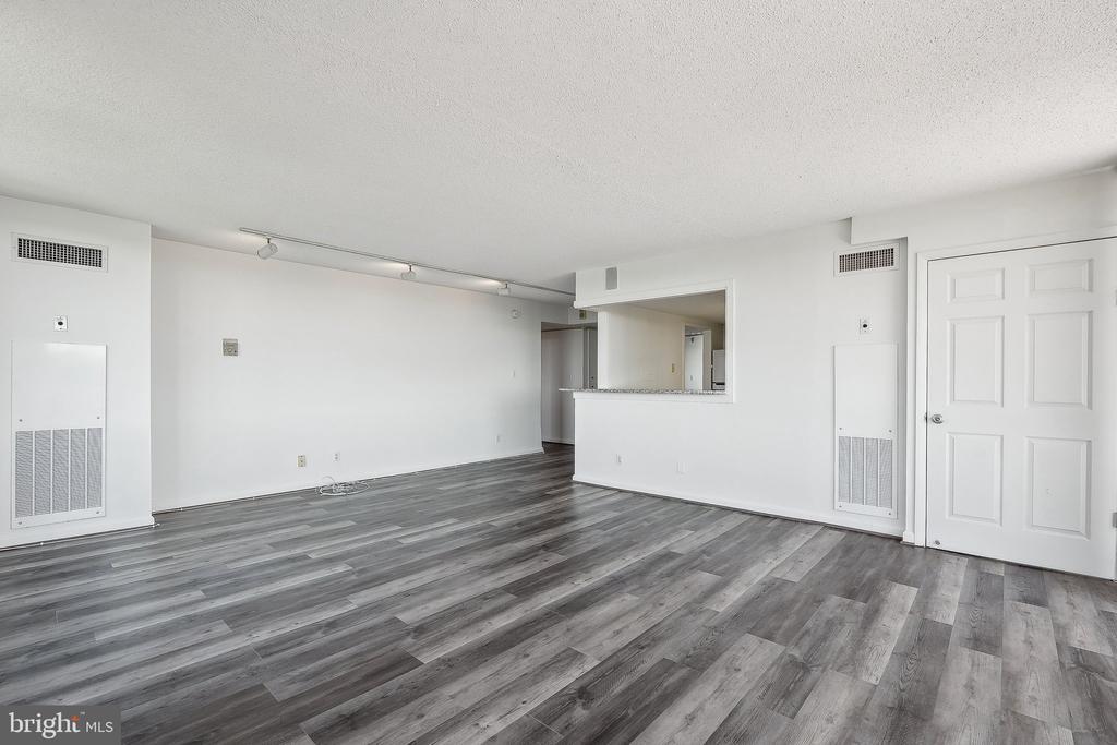 5225 POOKS HILL ROAD Unit: 1728S