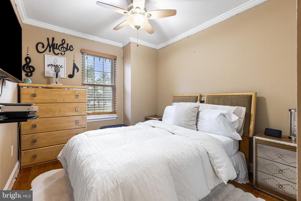 3718 AMSTERDAM TERRACE Unit: 8-82