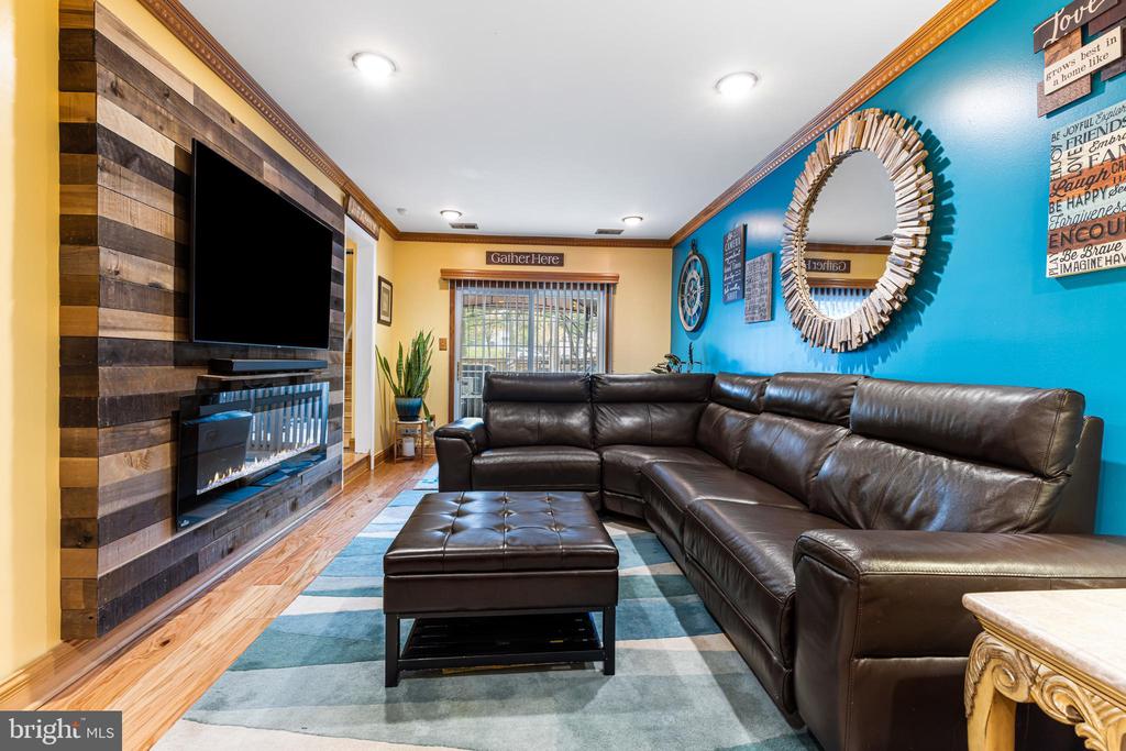 3718 AMSTERDAM TERRACE Unit: 8-82