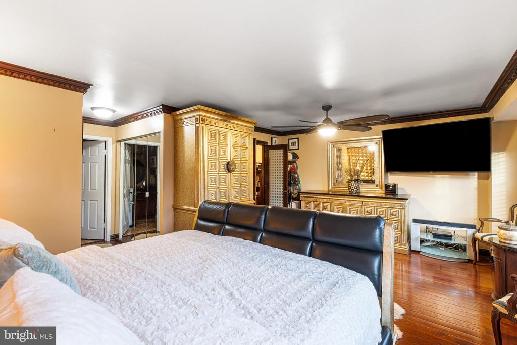 3718 AMSTERDAM TERRACE Unit: 8-82