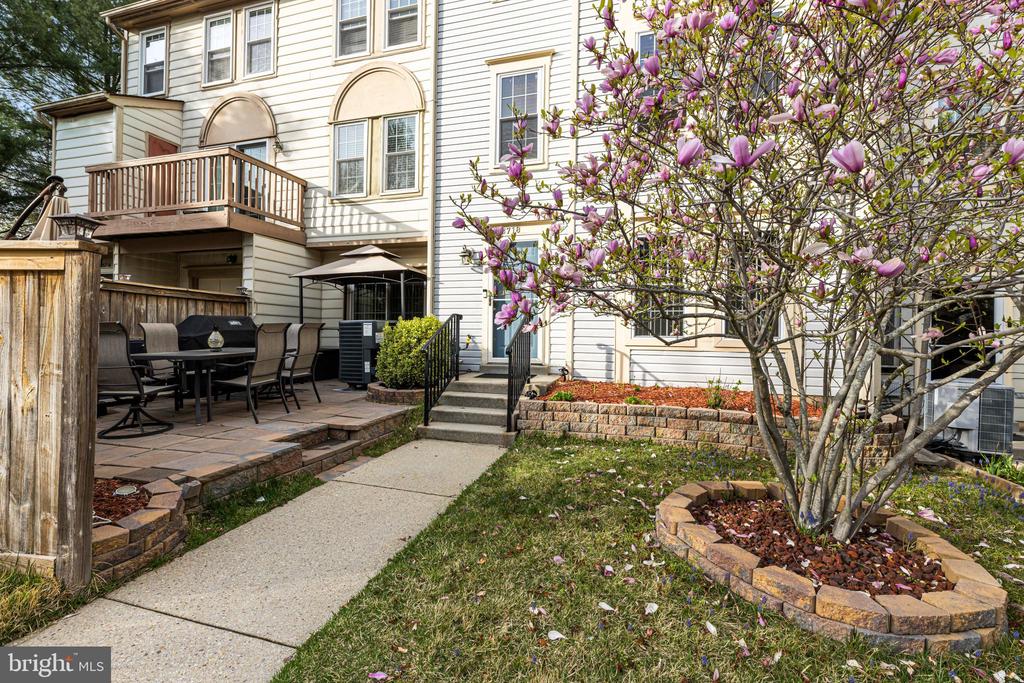 3718 AMSTERDAM TERRACE Unit: 8-82