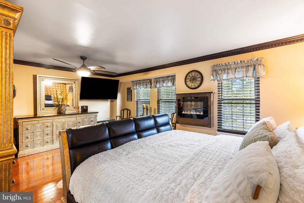 3718 AMSTERDAM TERRACE Unit: 8-82