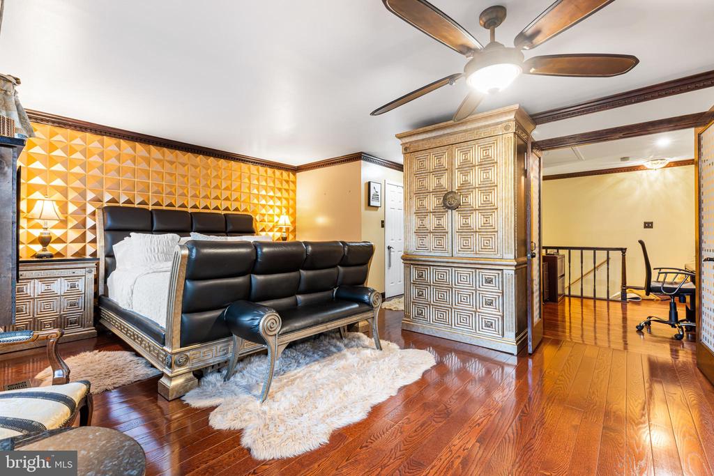3718 AMSTERDAM TERRACE Unit: 8-82