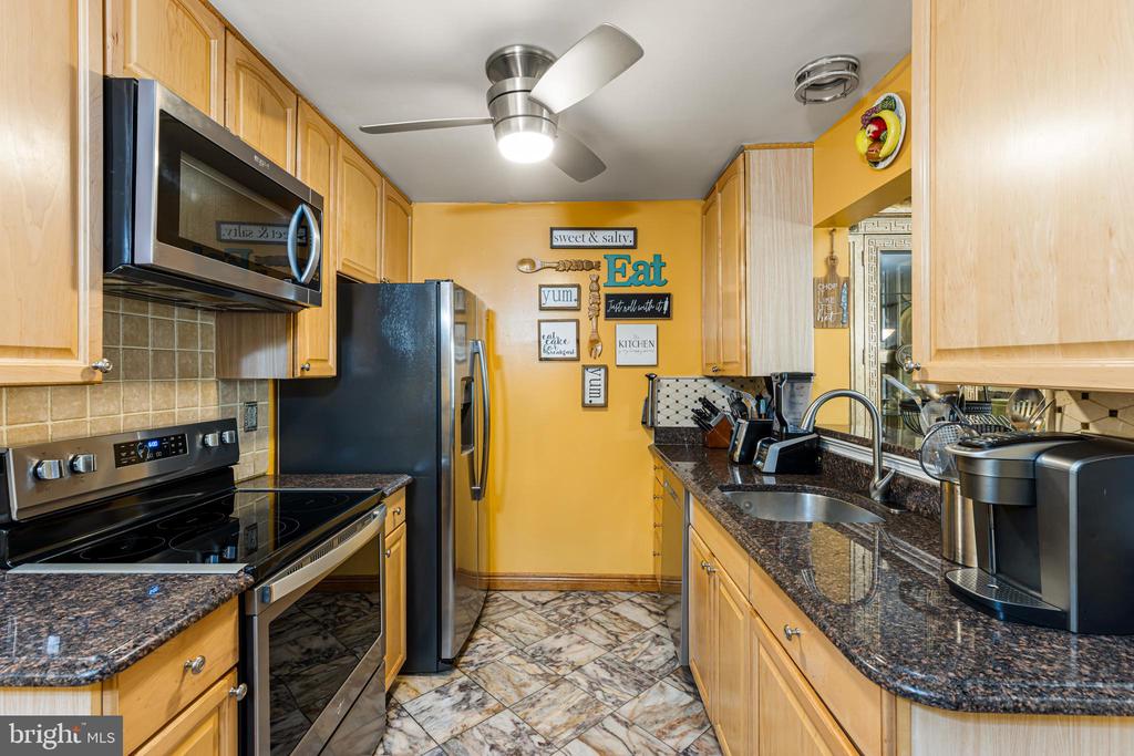3718 AMSTERDAM TERRACE Unit: 8-82