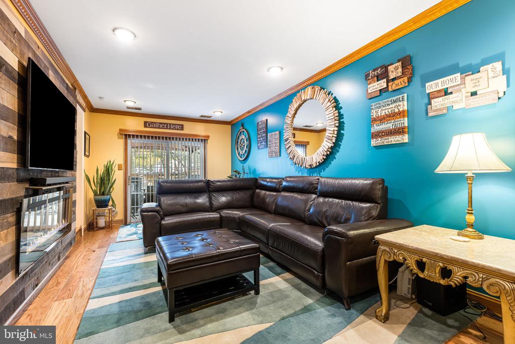 3718 AMSTERDAM TERRACE Unit: 8-82