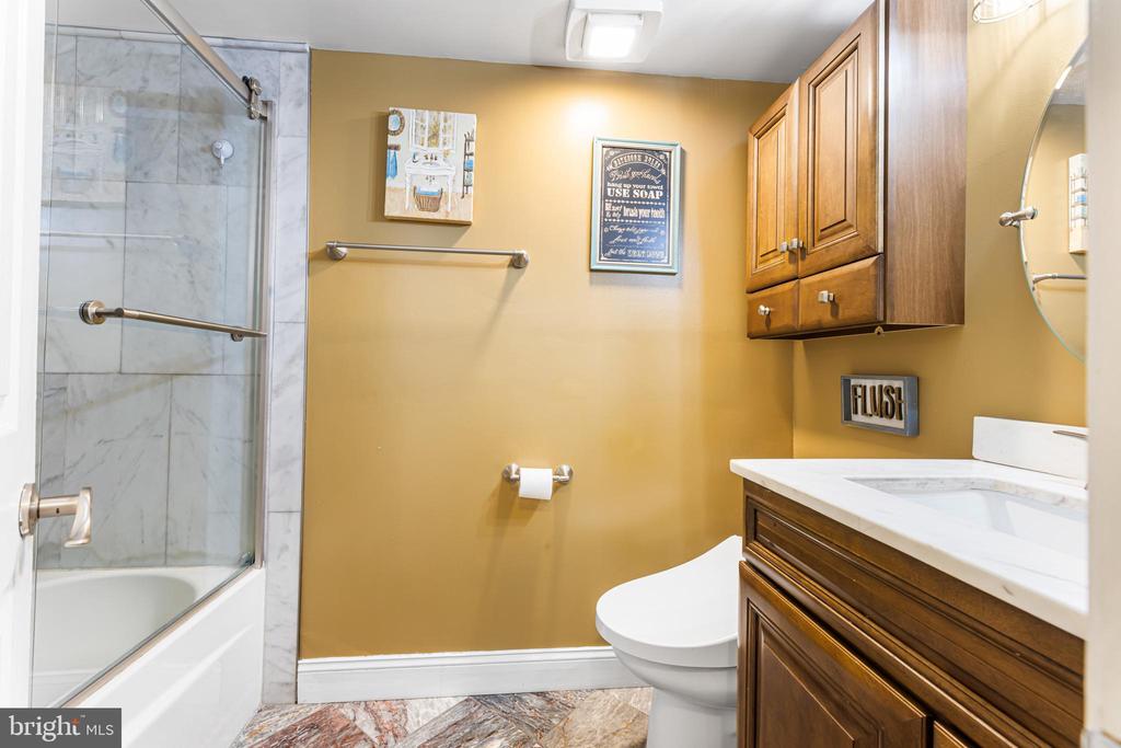 3718 AMSTERDAM TERRACE Unit: 8-82