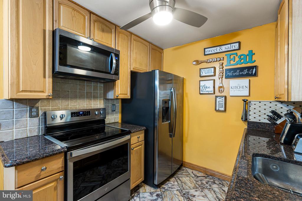 3718 AMSTERDAM TERRACE Unit: 8-82