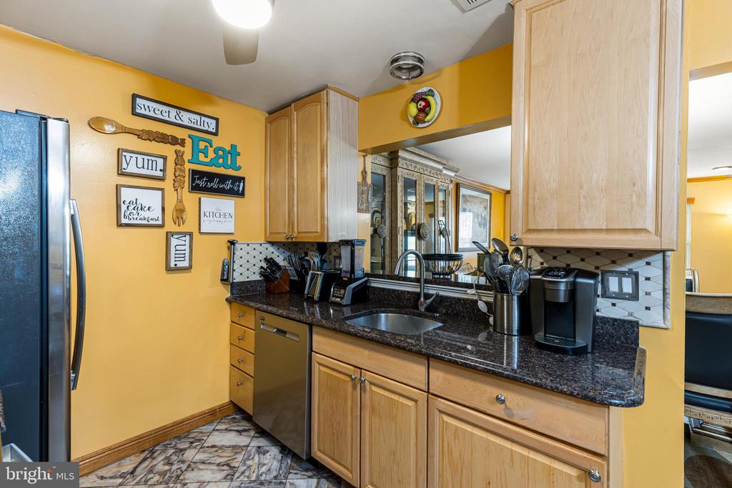 3718 AMSTERDAM TERRACE Unit: 8-82