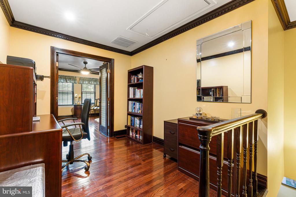 3718 AMSTERDAM TERRACE Unit: 8-82