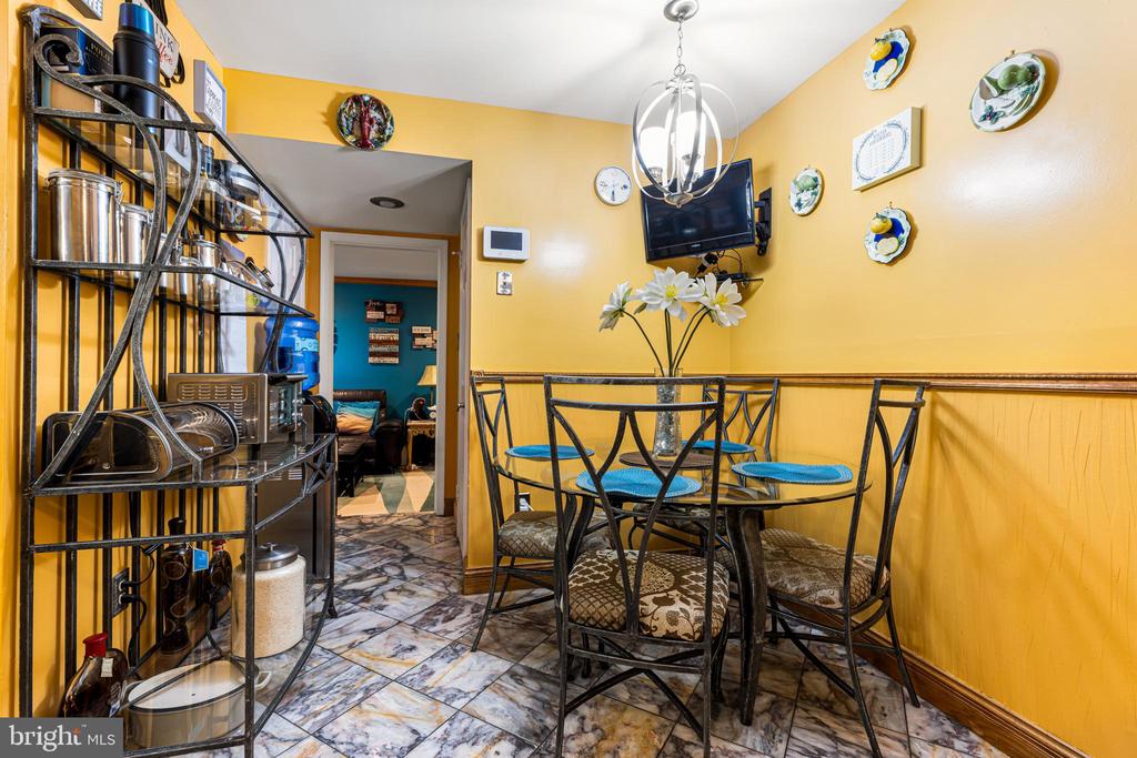 3718 AMSTERDAM TERRACE Unit: 8-82