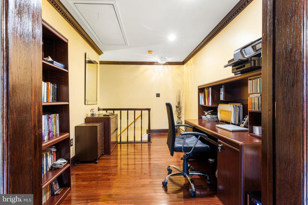 3718 AMSTERDAM TERRACE Unit: 8-82