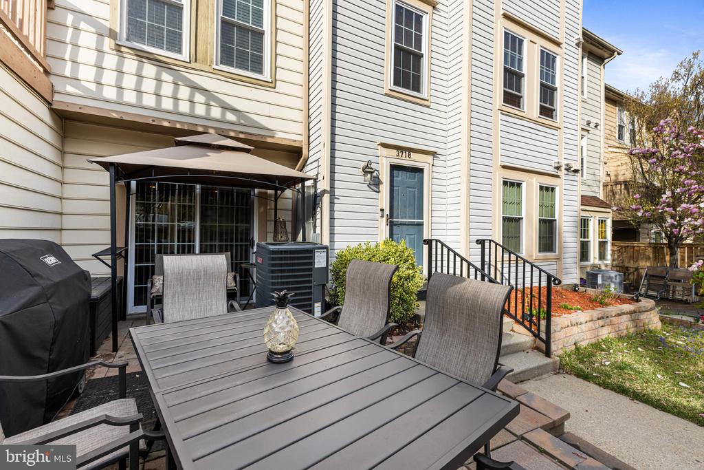 3718 AMSTERDAM TERRACE Unit: 8-82