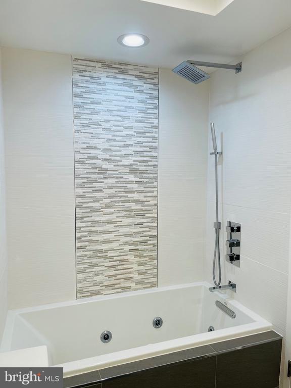 5225 POOKS HILL ROAD Unit: 1613S