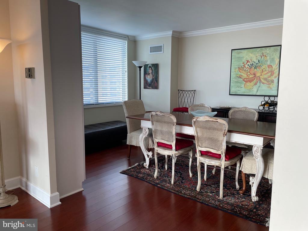 5225 POOKS HILL ROAD Unit: 1613S