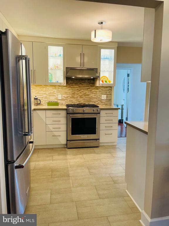 5225 POOKS HILL ROAD Unit: 1613S