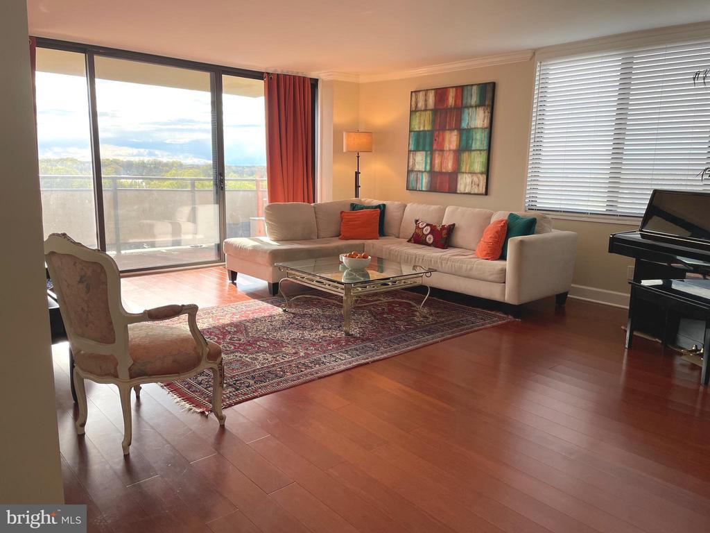 5225 POOKS HILL ROAD Unit: 1613S