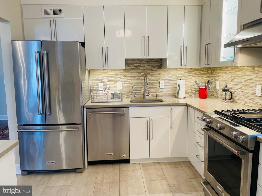 5225 POOKS HILL ROAD Unit: 1613S