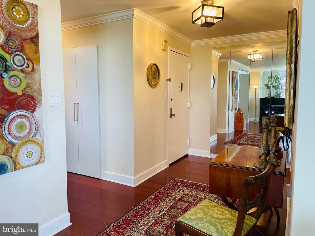 5225 POOKS HILL ROAD Unit: 1613S