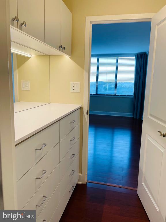 5225 POOKS HILL ROAD Unit: 1613S